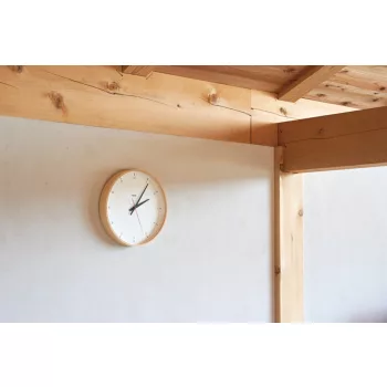   PLYWOOD Clock fehér-natúr 30 cm átmérőjű japán hangtalan falióra