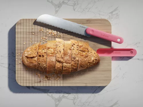 TREBONN Artú Bread 1120101 természetes fa - rózsaszín csúszásmentes vágódeszka beépített késsel