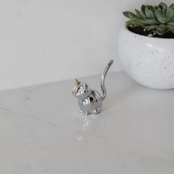   ZOOLA CAT ezüst színű polírozott tömör fém gyűrűtartó cica figura