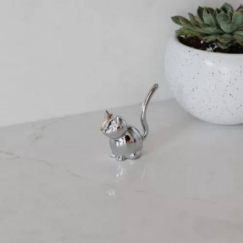 ZOOLA CAT ezüst színű polírozott tömör fém gyűrűtartó cica figura